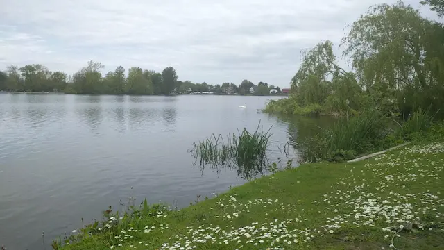 Waterrecreatie in Donkmeer vijver