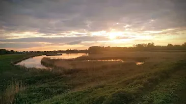 Genieten van een fietstocht of wandeling langs de oevers van de schelde of Donkmeer