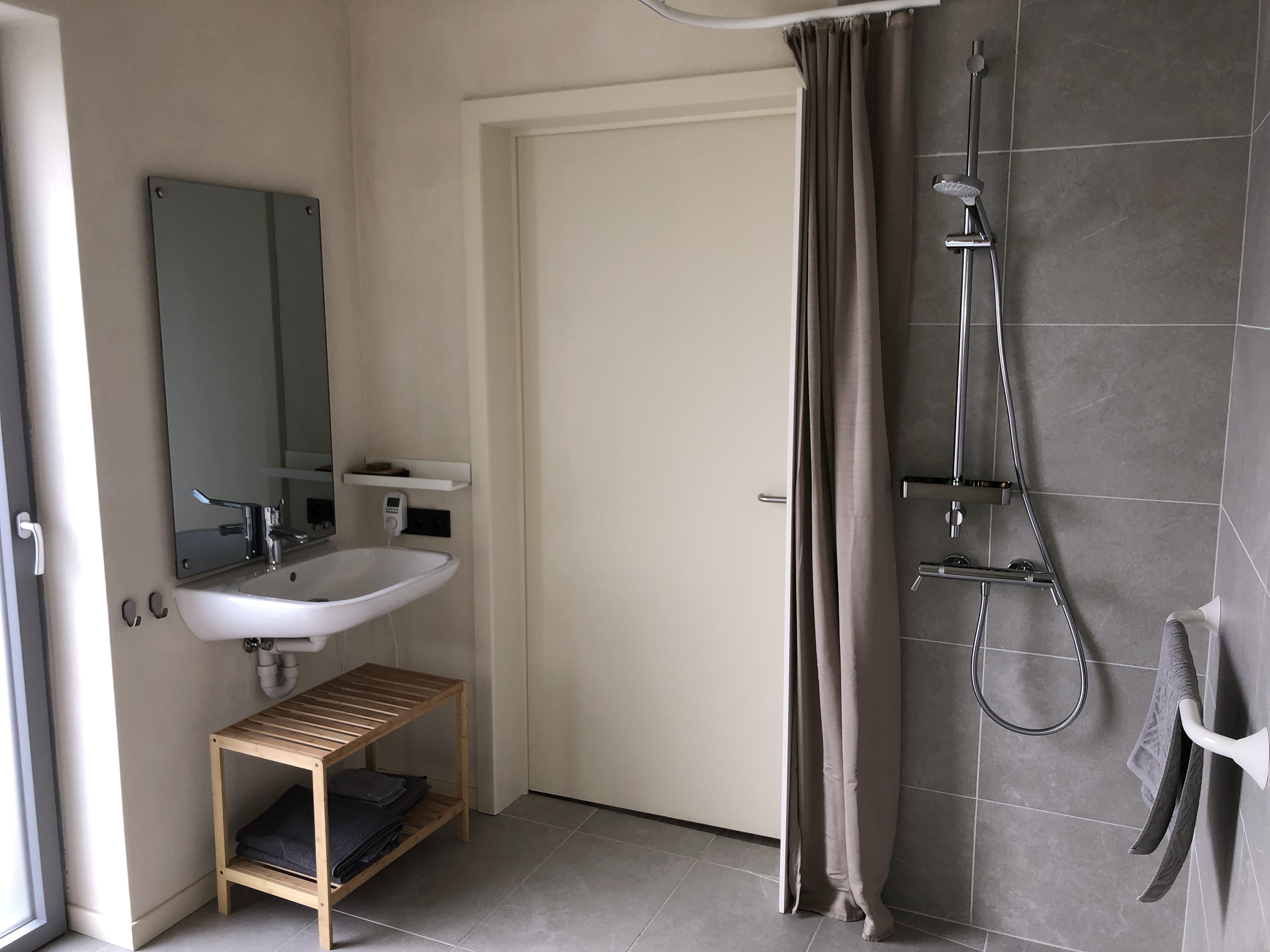 Rolstoeltoegankelijke badkamer vakantiewoning