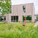 De ecologische vakantiewoning vanuit de tuin