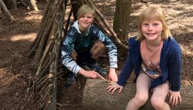 FLORis en juttA, op hun best tussen de bomen