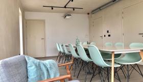 Tweede leefruimte / eetzaal / polyvalente zaal vakantiewoning
