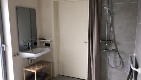 Rolstoel toegankelijke badkamer vakantiewoning